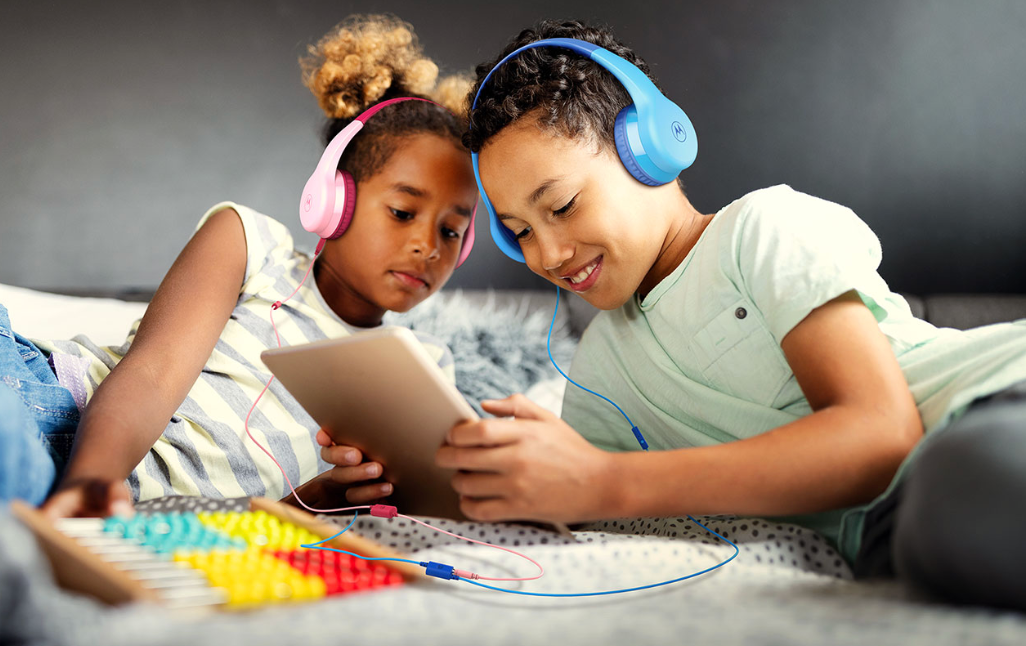 Motorola JR300 Kids Over-Ear Wireless Headphones