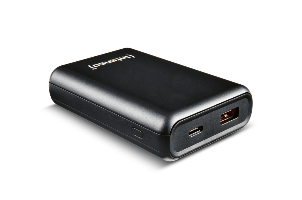 Intenso A10000 power bank USB-C Power Delivery and USB-A ports close up